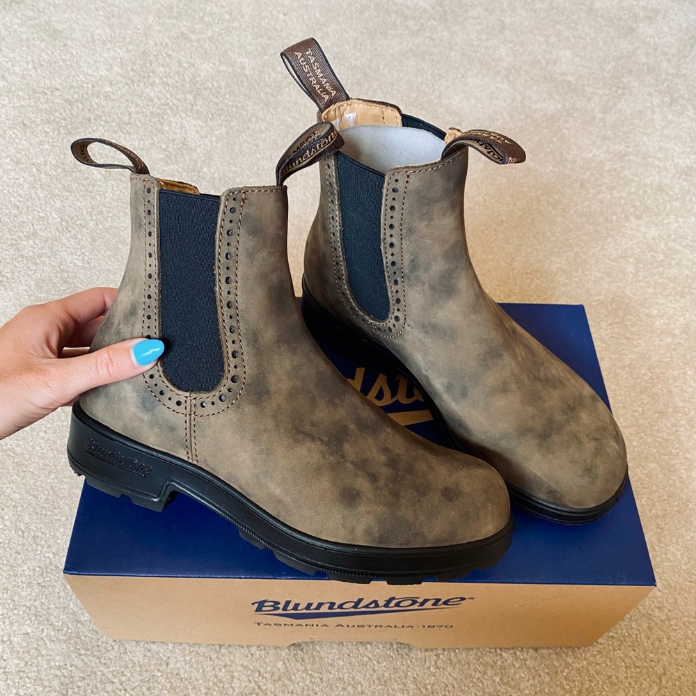 Blundstone Boots in Rustic Brown